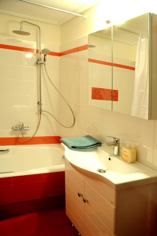 Olive And Orange Apartment Mystras Luaran gambar